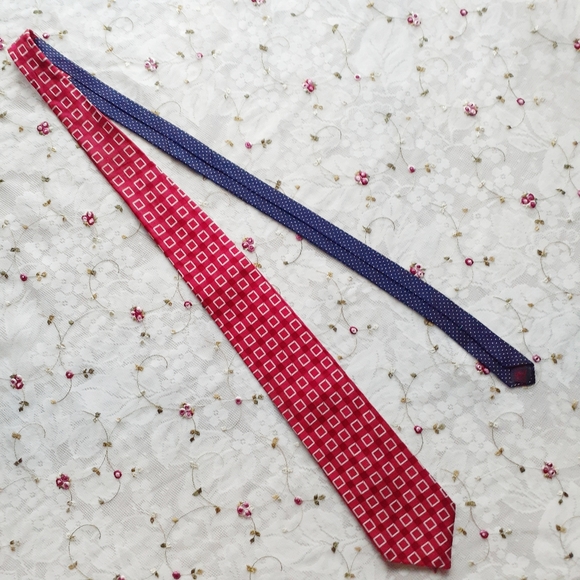 VTG Tommy Hilfiger 100% Silk Tie Red Blue Squares - Picture 5 of 8